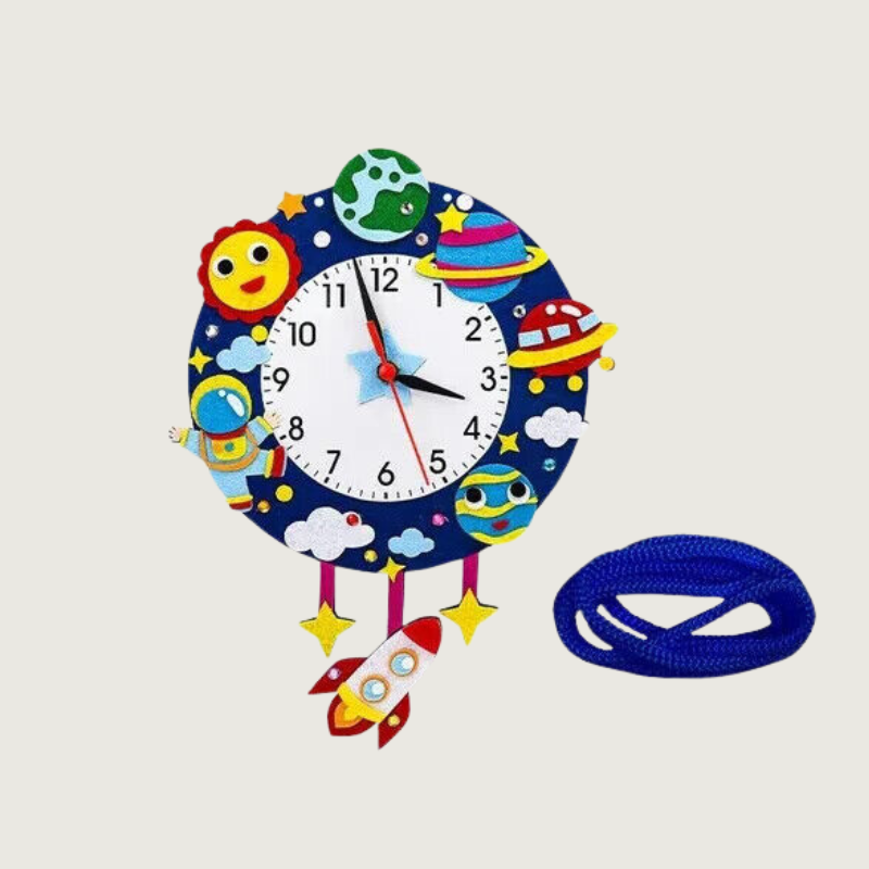 CosmicTime – Graciös Väggklocka med Universell Design