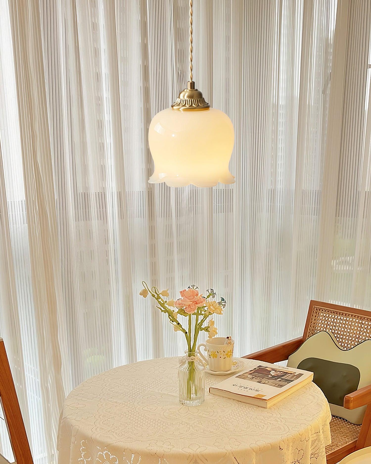 Floria – Blominspirerad Pendellampa
