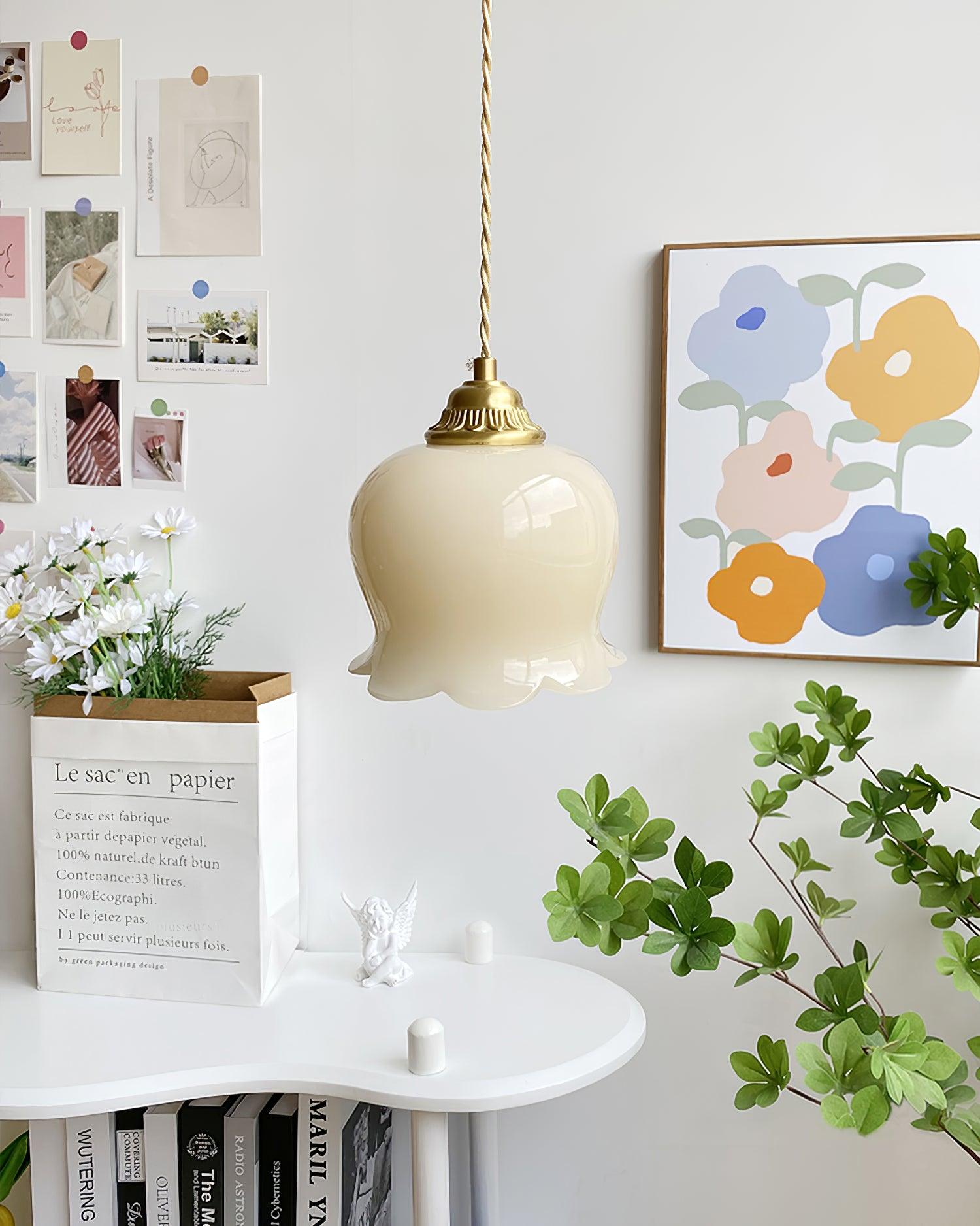 Floria – Blominspirerad Pendellampa