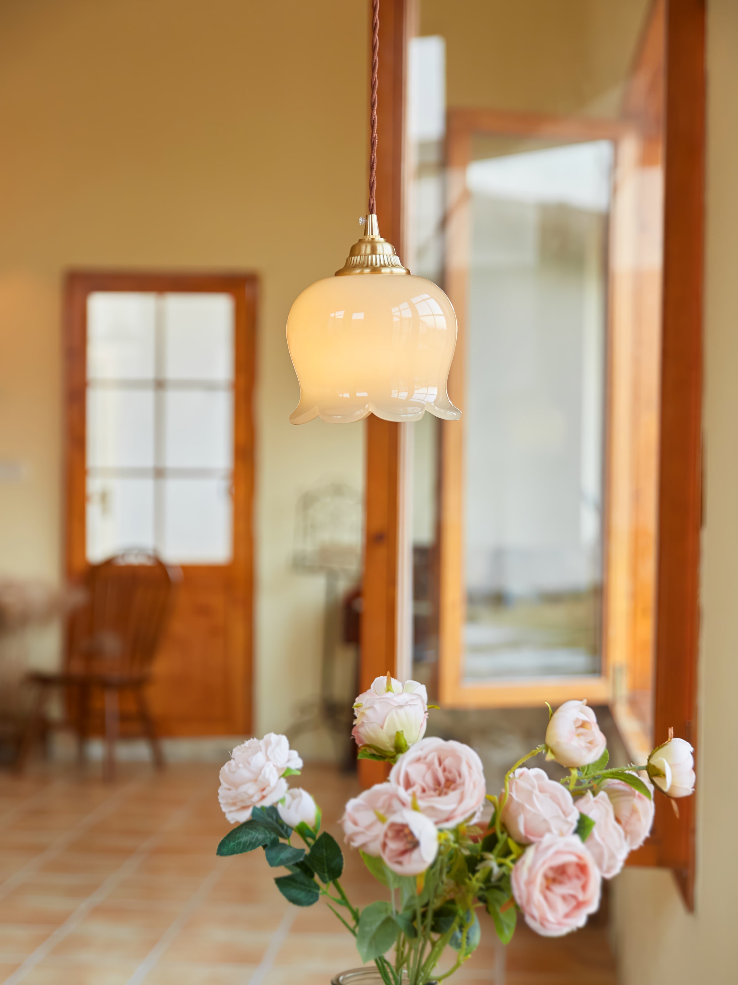 Floria – Blominspirerad Pendellampa