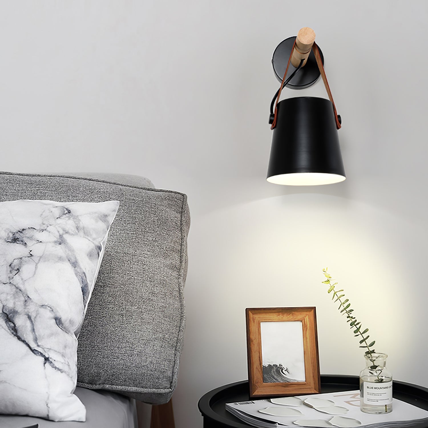 WoodCone – Konisk vägglampa i trä