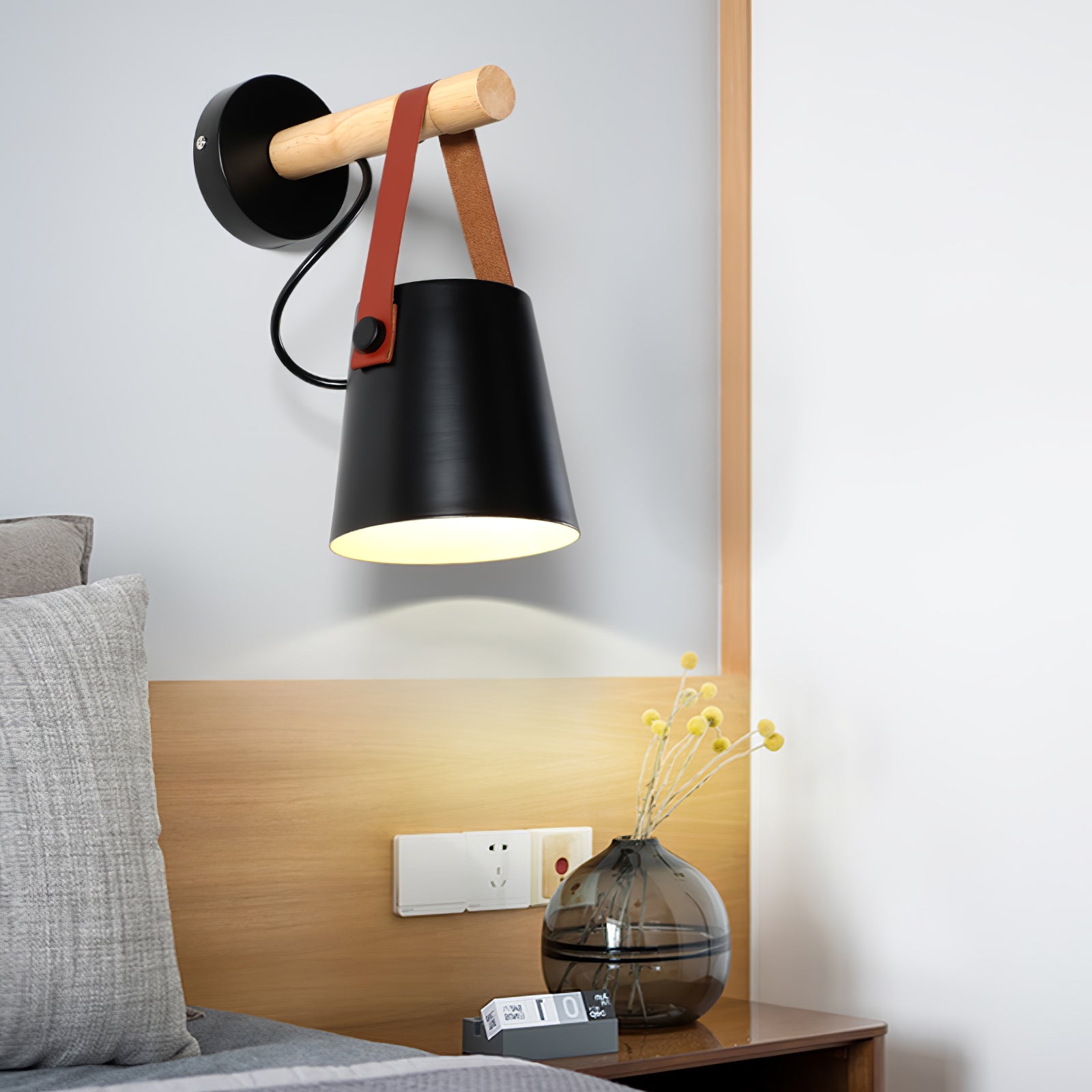 WoodCone – Konisk vägglampa i trä