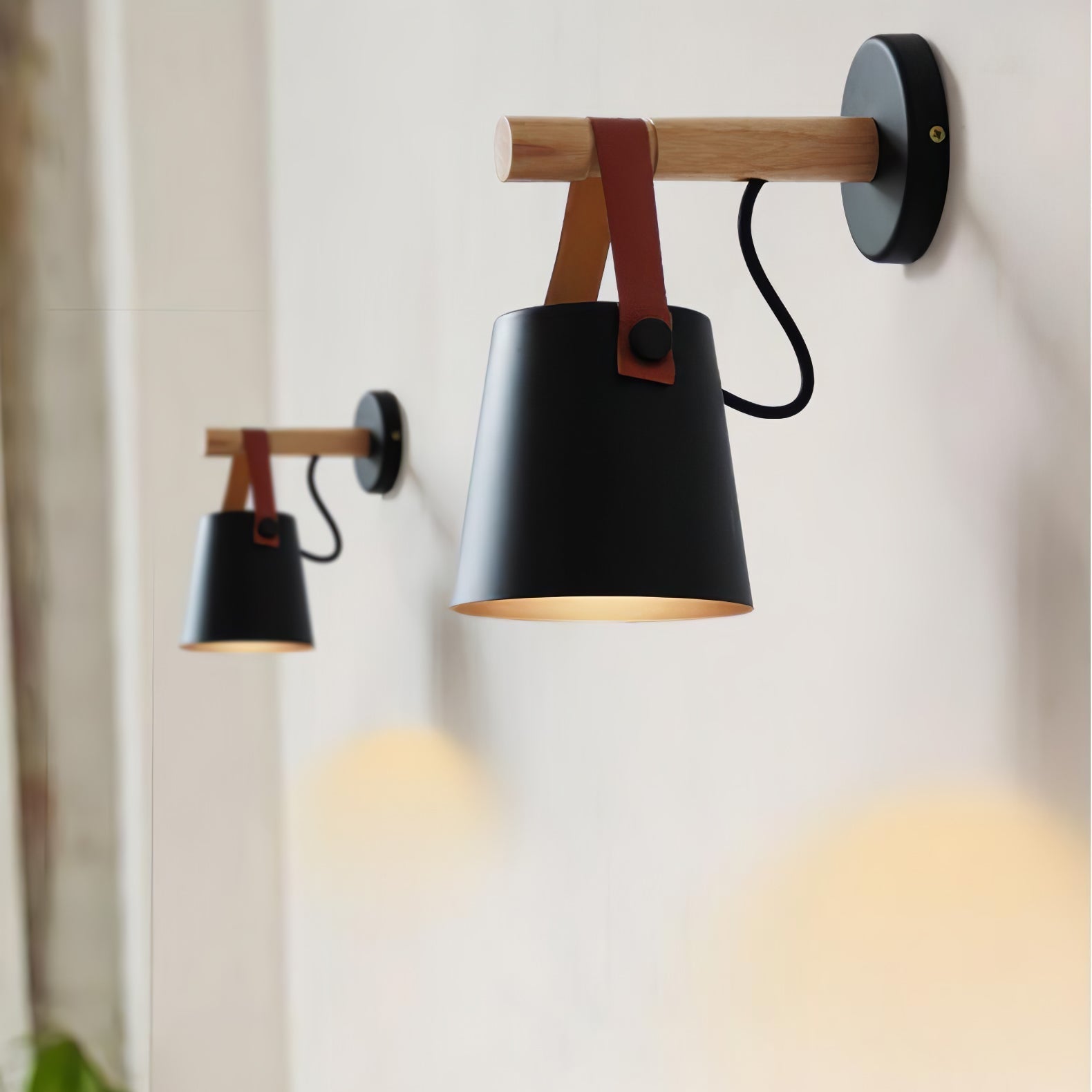 WoodCone – Konisk vägglampa i trä
