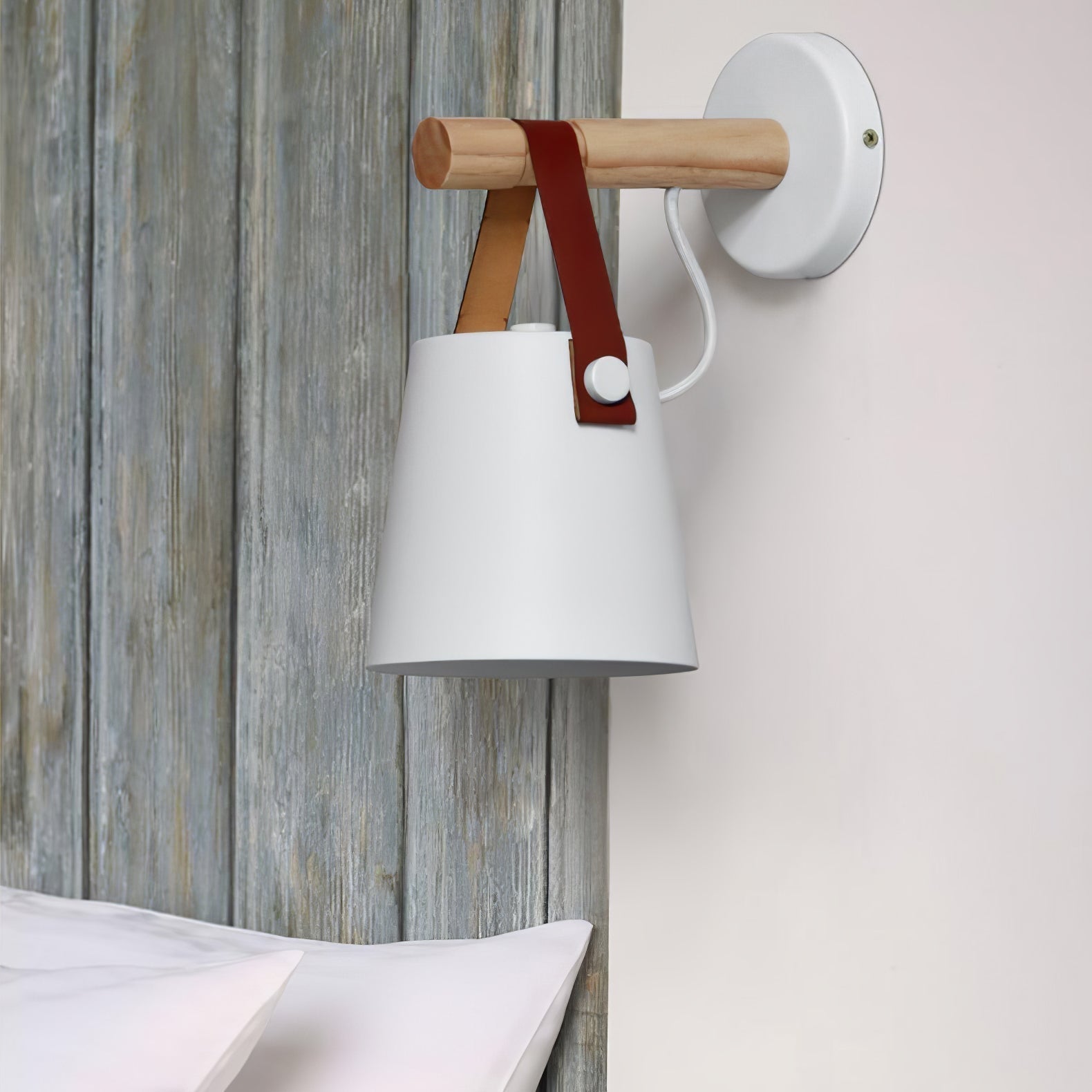WoodCone – Konisk vägglampa i trä