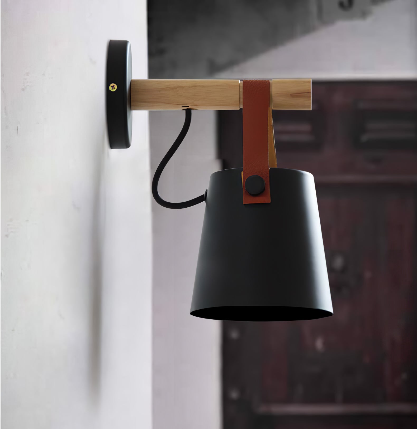 WoodCone – Konisk vägglampa i trä