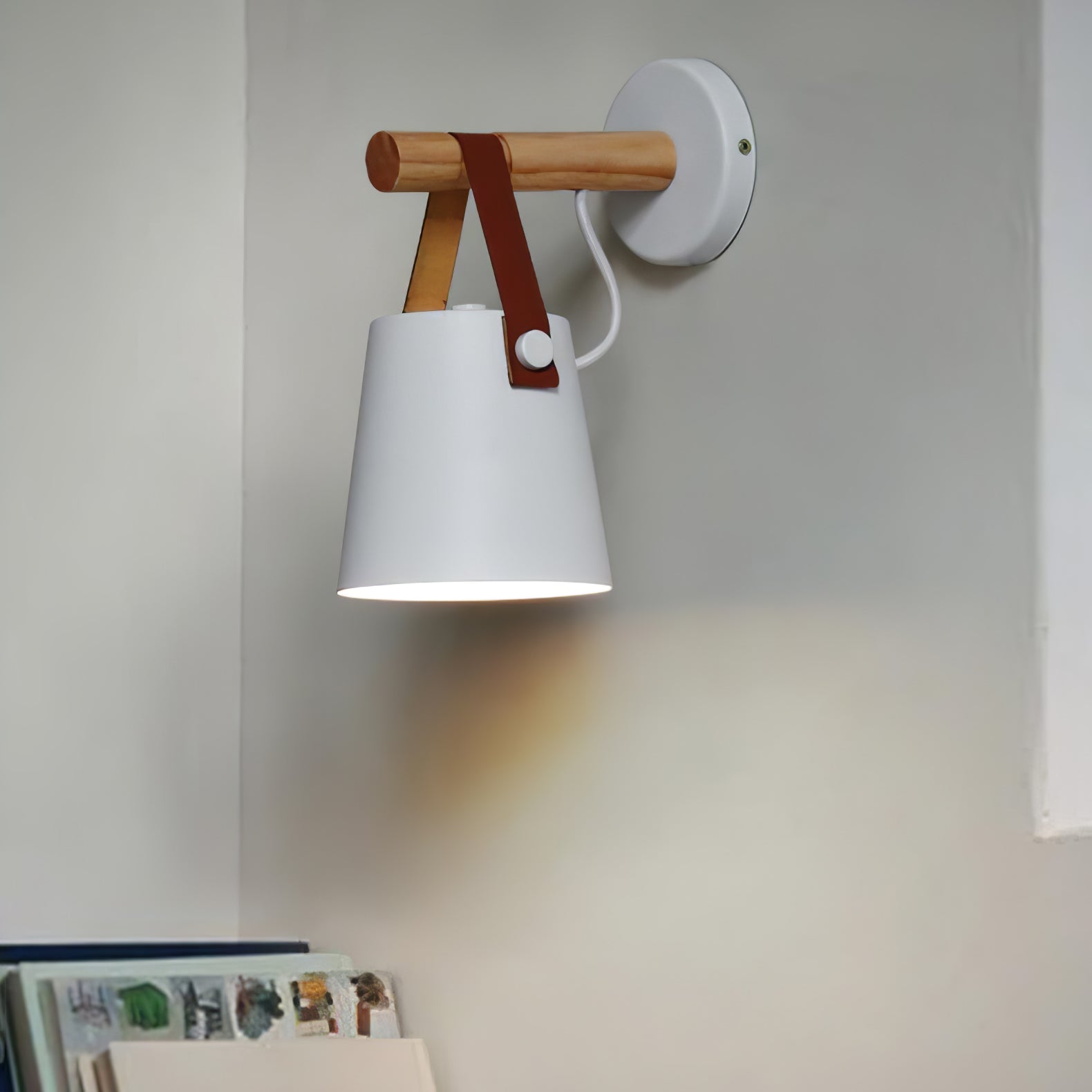 WoodCone – Konisk vägglampa i trä