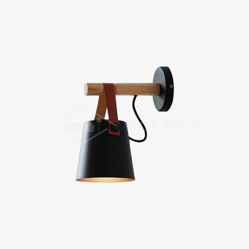 WoodCone – Konisk vägglampa i trä