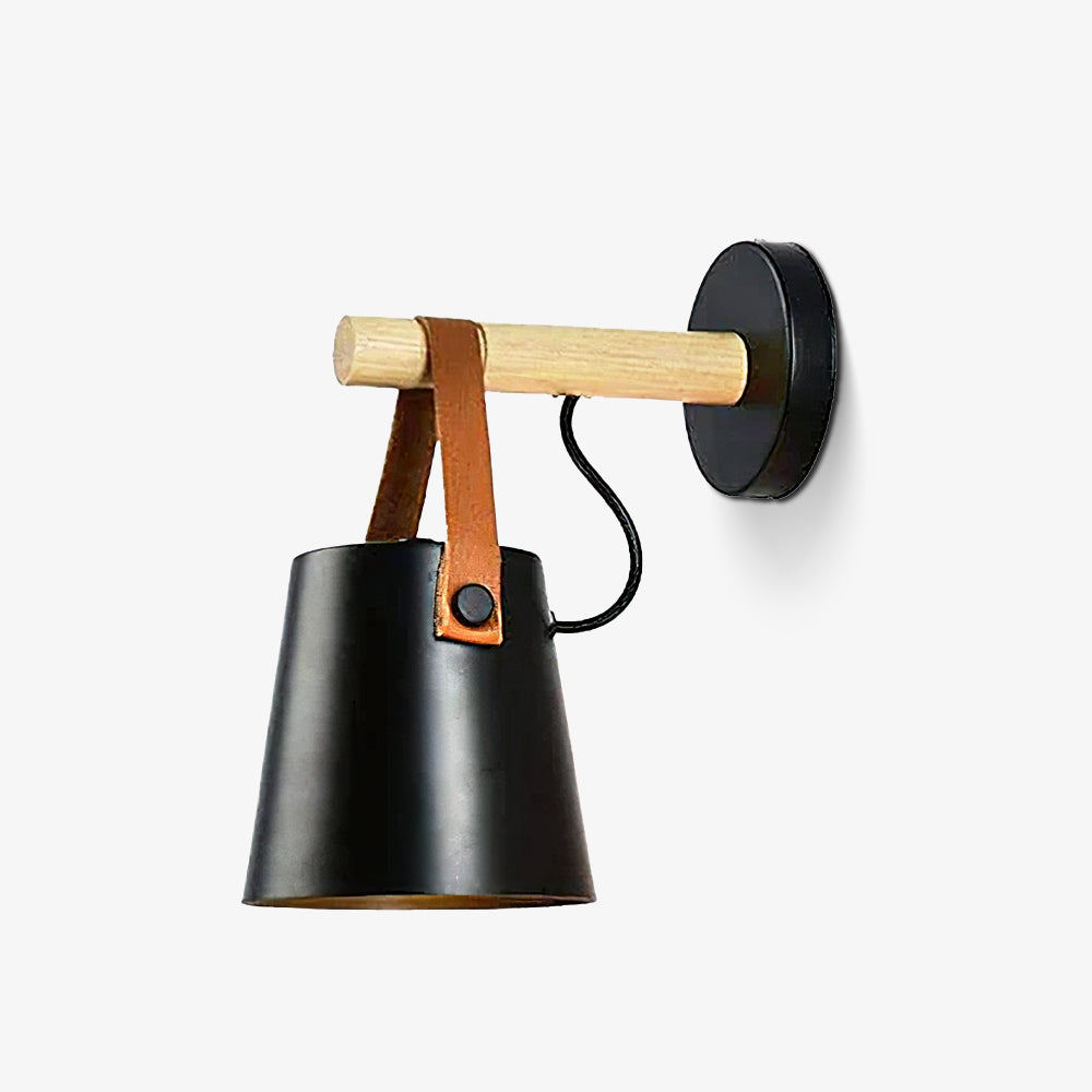WoodCone – Konisk vägglampa i trä