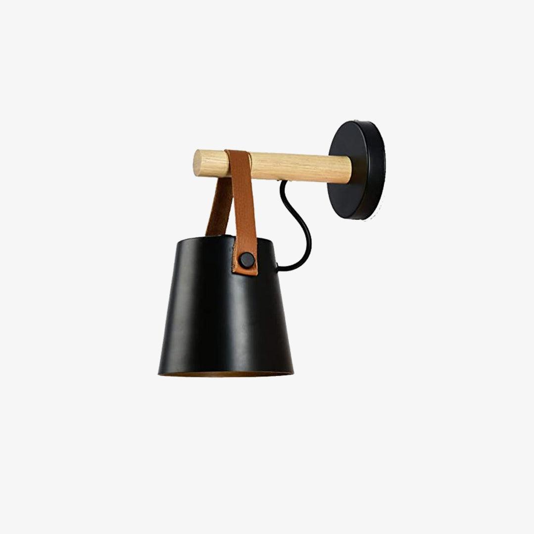 WoodCone – Konisk vägglampa i trä