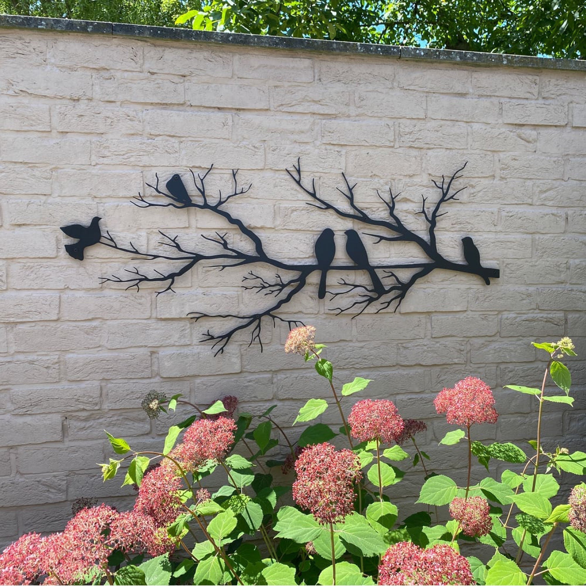 BirdGrace – Elegant Metallväggdekoration med Fågeldesign