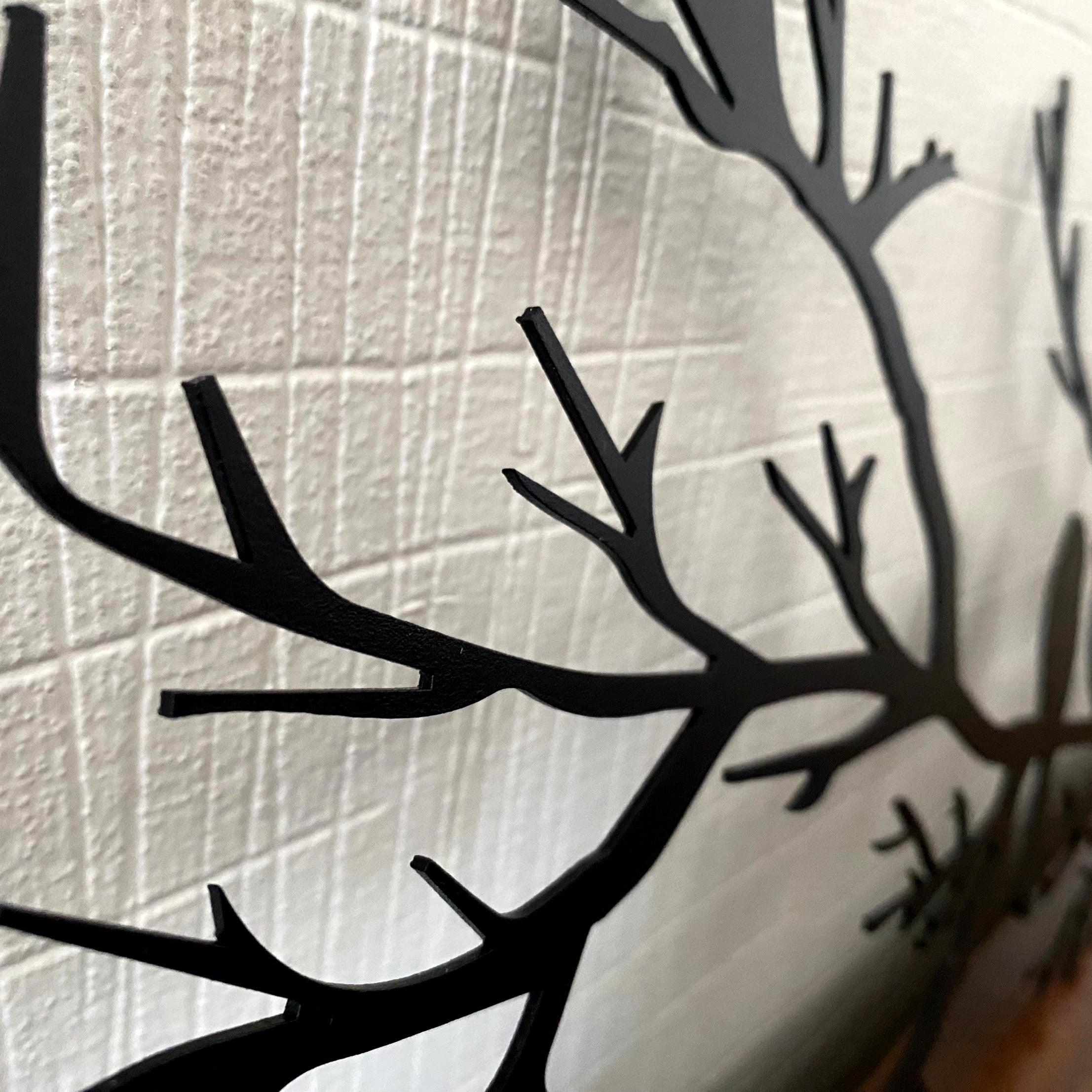 BirdGrace – Elegant Metallväggdekoration med Fågeldesign