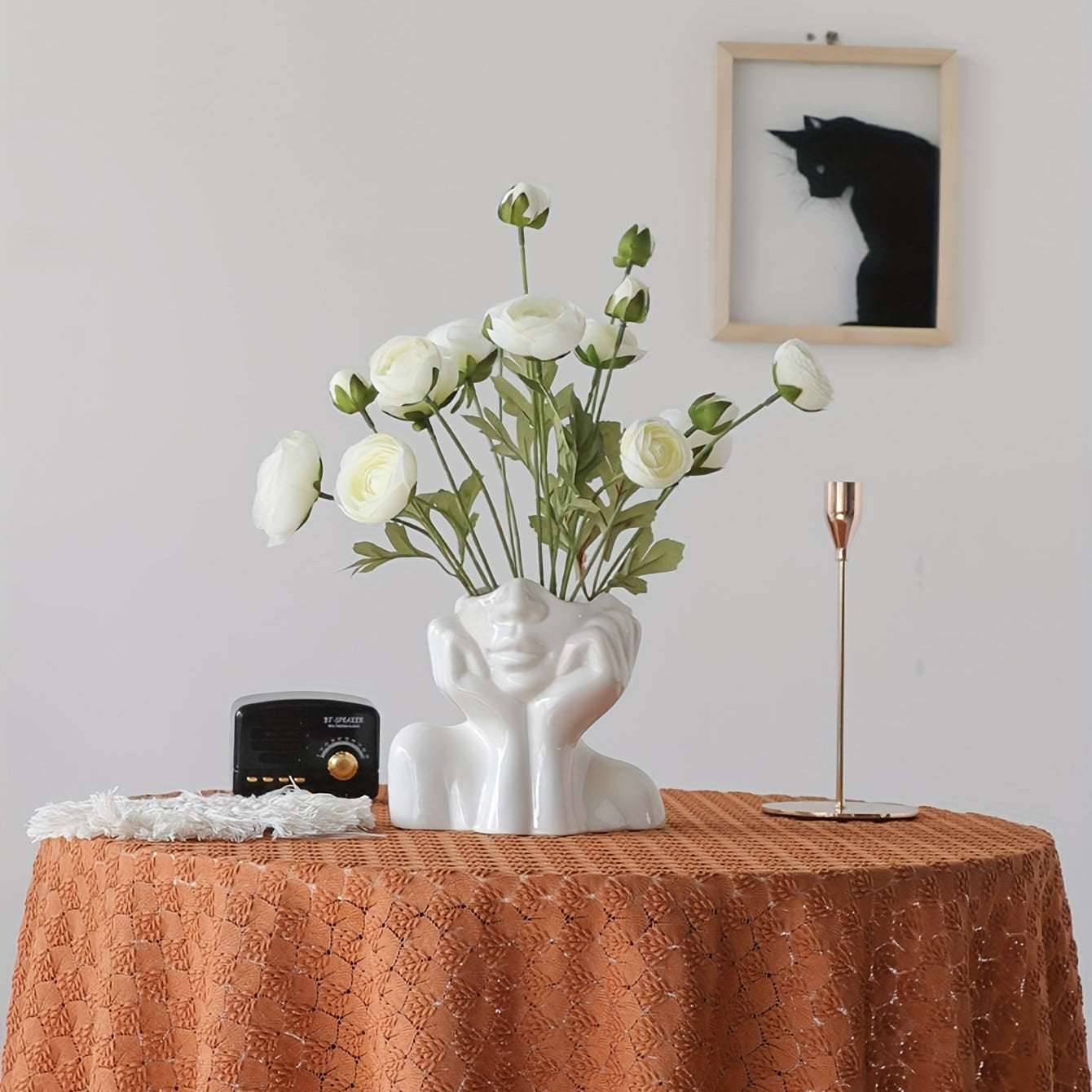 Elegant Konstnärlig Vasen – En Modern Touch för Ditt Vardagsrum