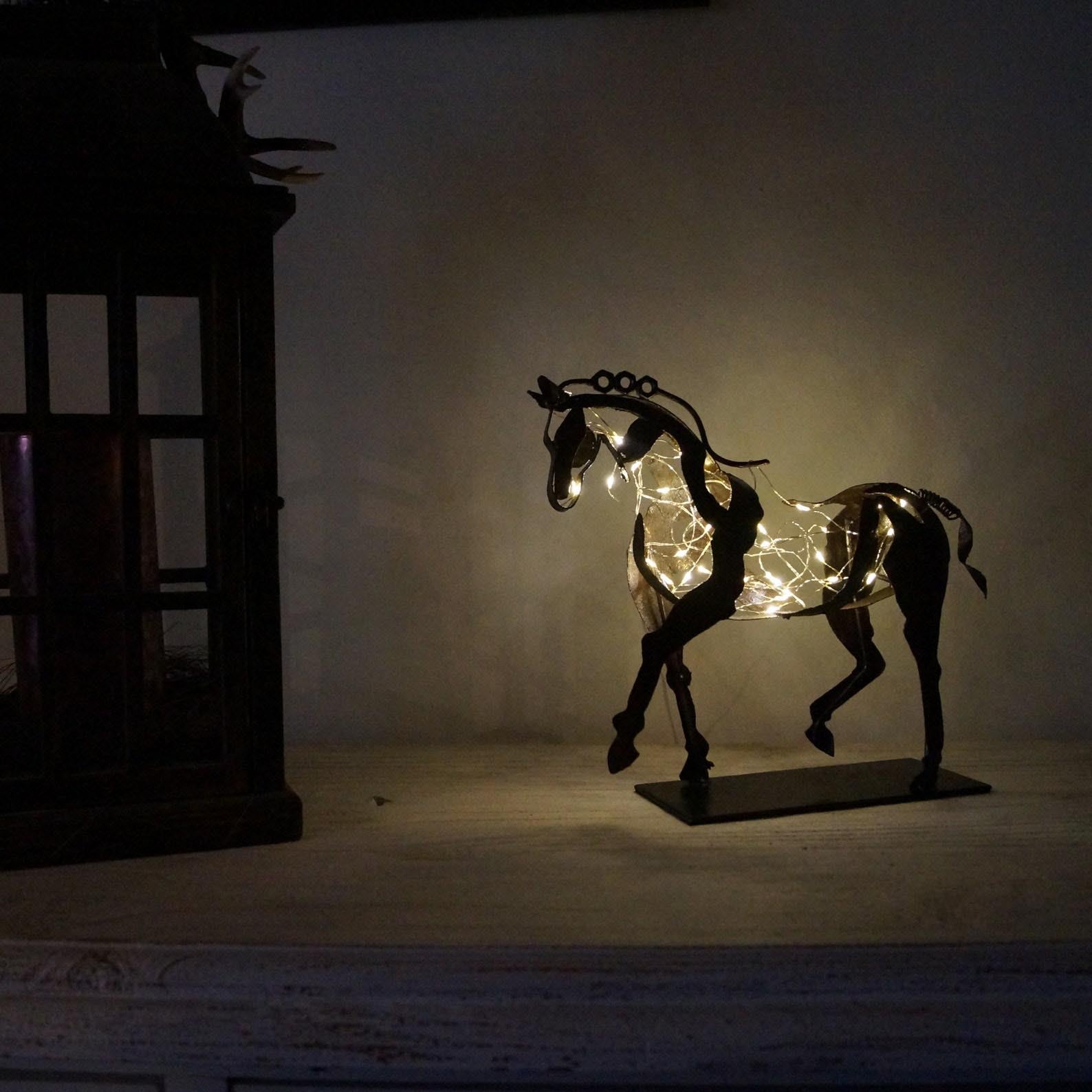 HorseMajesty – Metalldesign Skulptur av Häst