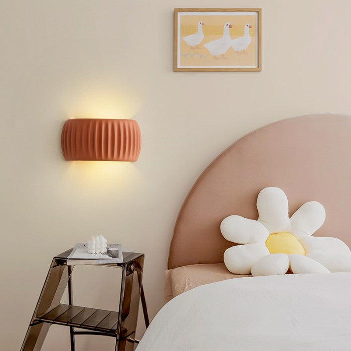RibbedLuxe – Art Deco Vägglampa i Resin