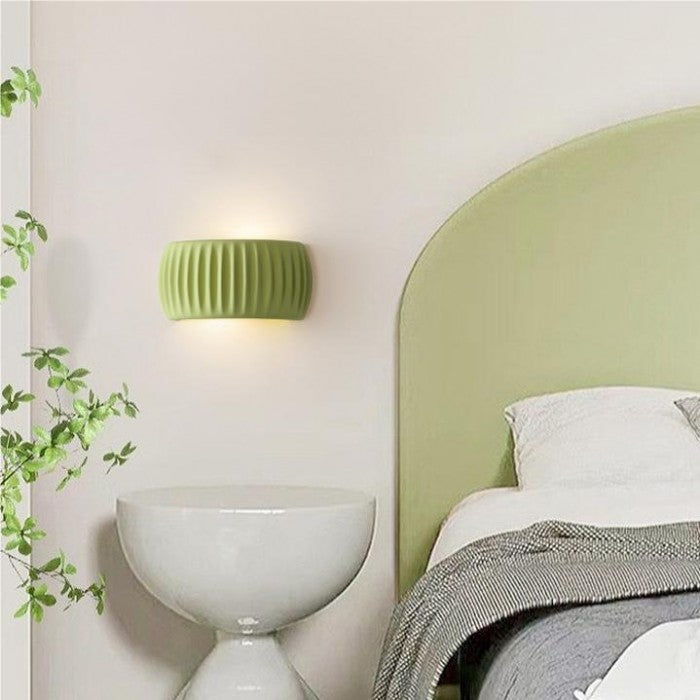 RibbedLuxe – Art Deco Vägglampa i Resin