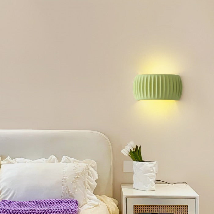 RibbedLuxe – Art Deco Vägglampa i Resin
