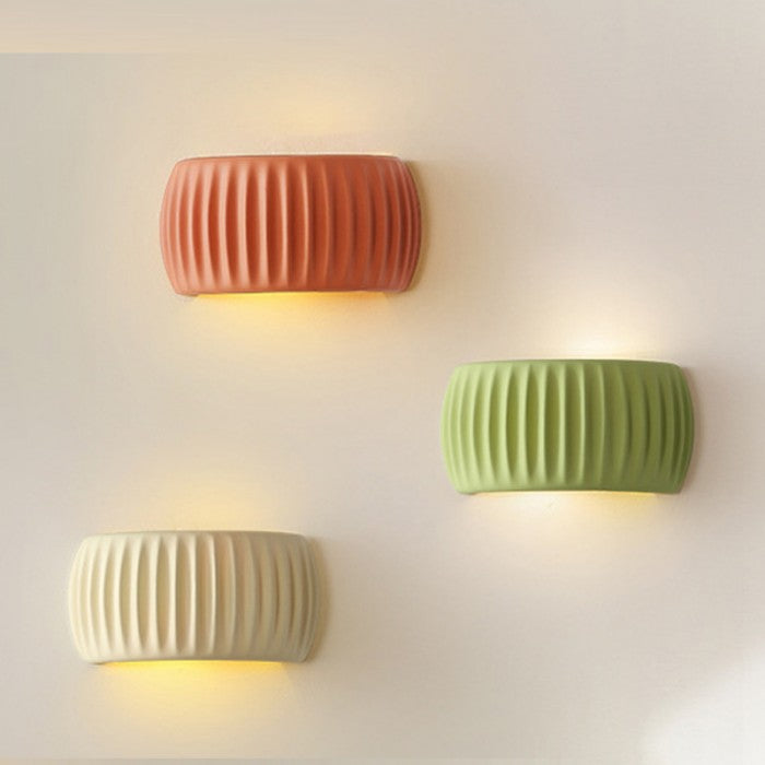 RibbedLuxe – Art Deco Vägglampa i Resin