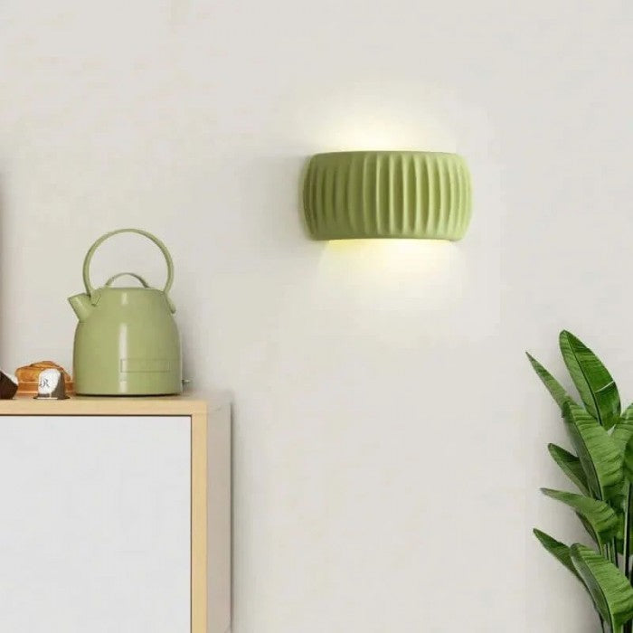 RibbedLuxe – Art Deco Vägglampa i Resin