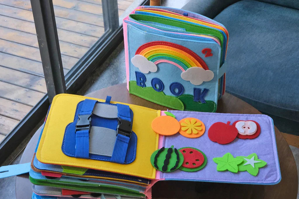 Montessori-aktivitetsbok med filt – Lärande genom lek för småbarn