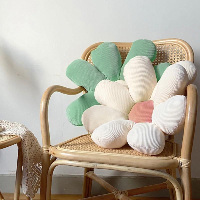 BloomCushion – Blomformad Kastkudde med Charmig Design