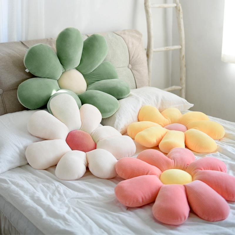 BloomCushion – Blomformad Kastkudde med Charmig Design