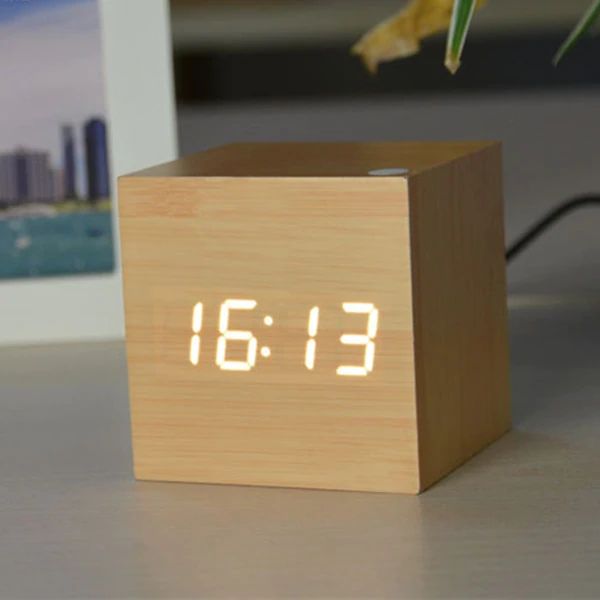 CubeTime – Modern Digital Skrivbordsklocka