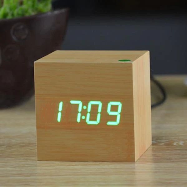 CubeTime – Modern Digital Skrivbordsklocka