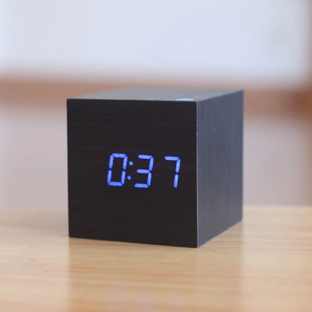 CubeTime – Modern Digital Skrivbordsklocka