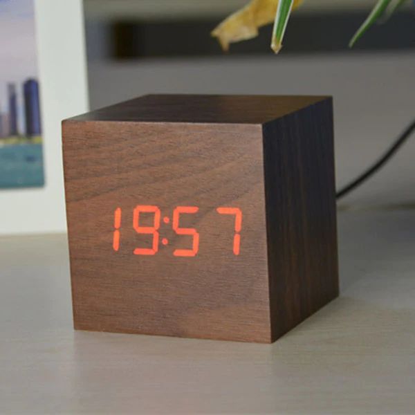 CubeTime – Modern Digital Skrivbordsklocka