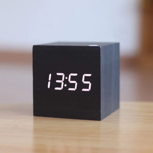 CubeTime – Modern Digital Skrivbordsklocka