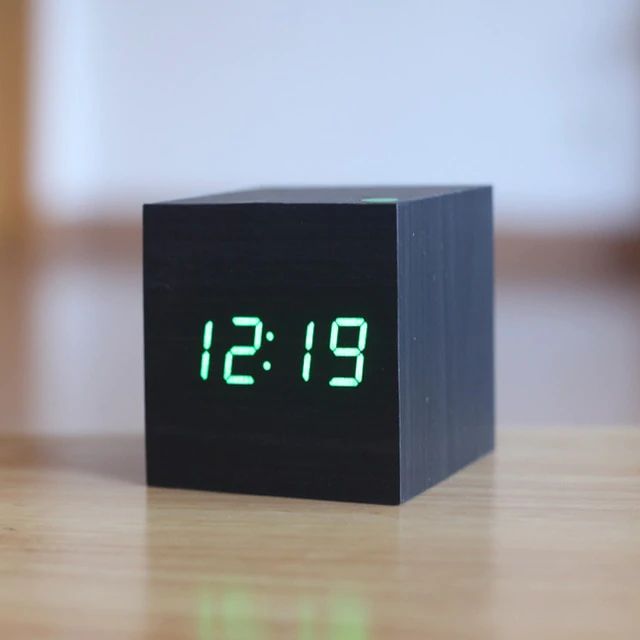 CubeTime – Modern Digital Skrivbordsklocka