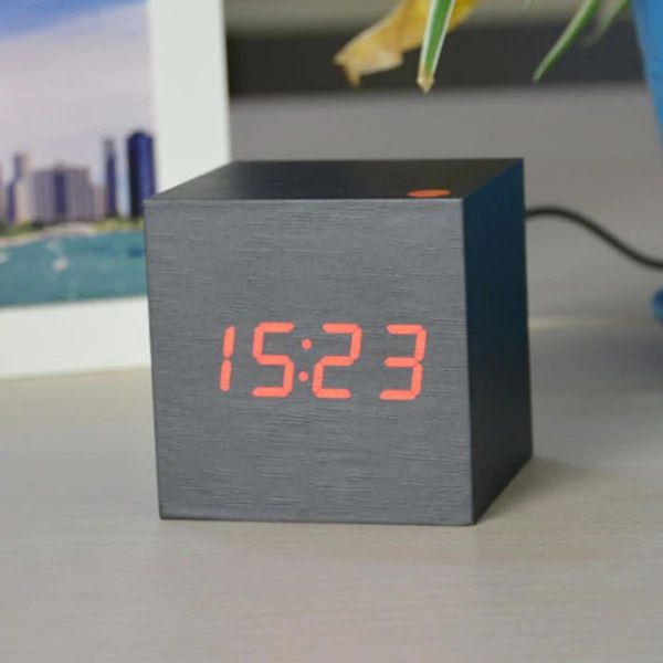 CubeTime – Modern Digital Skrivbordsklocka