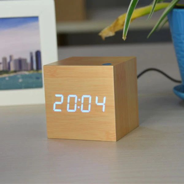 CubeTime – Modern Digital Skrivbordsklocka
