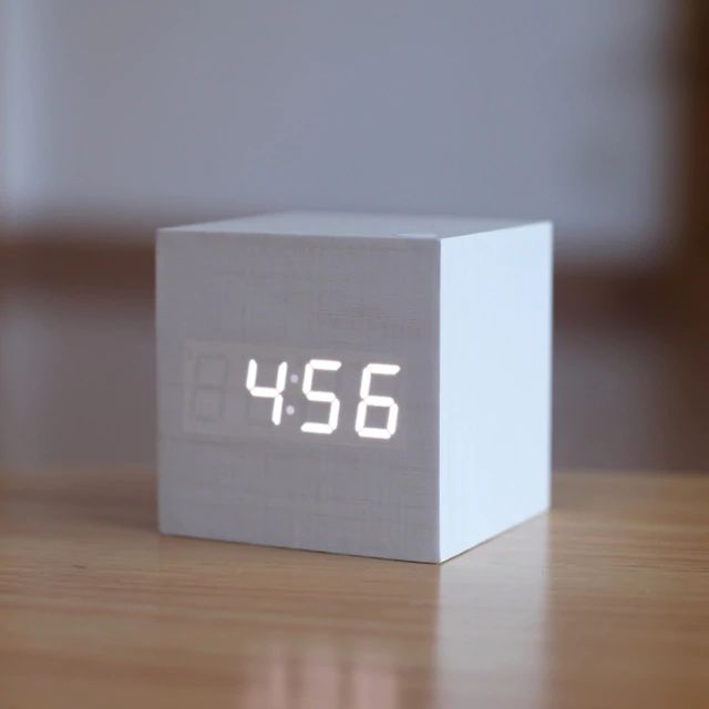 CubeTime – Modern Digital Skrivbordsklocka