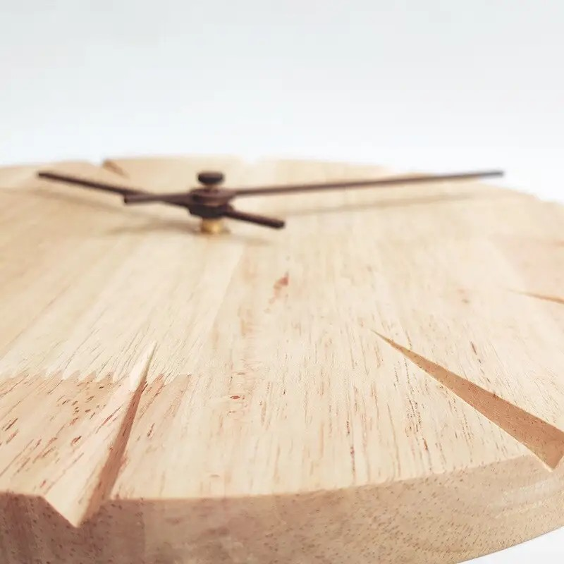 TimelessWood – Elegant Väggklocka i Trä